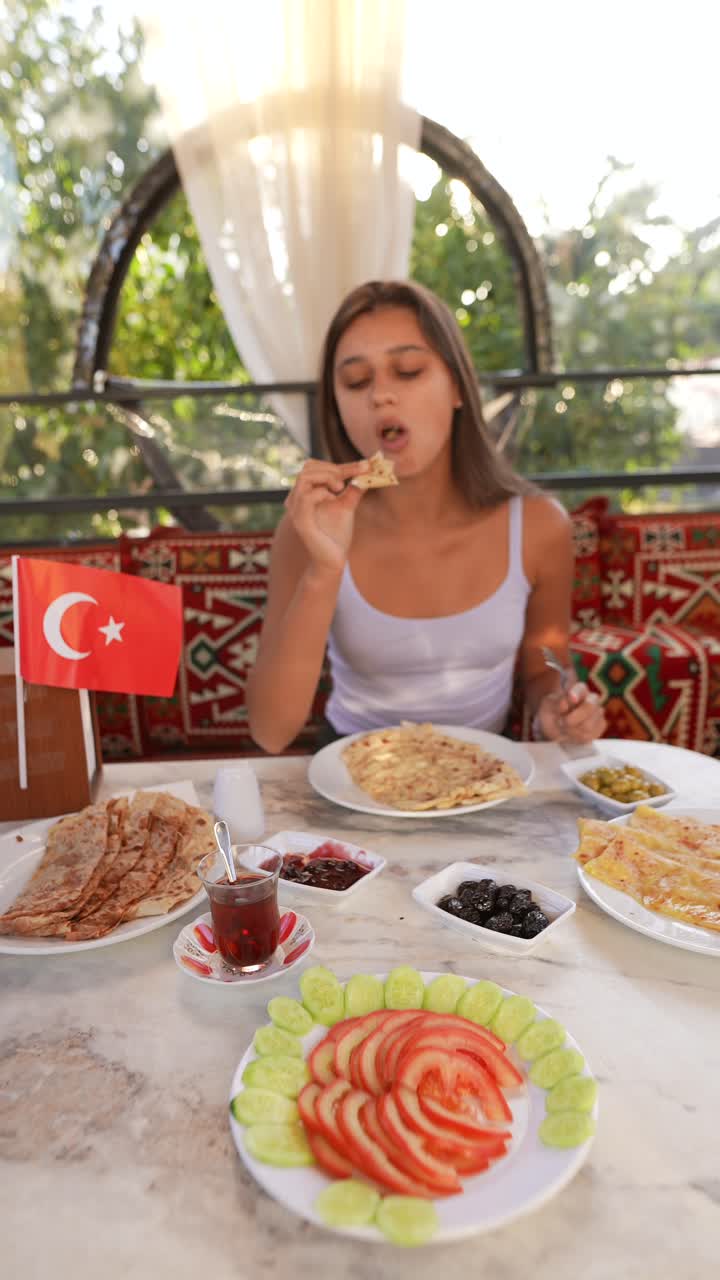 desayuno turco en un restaurante