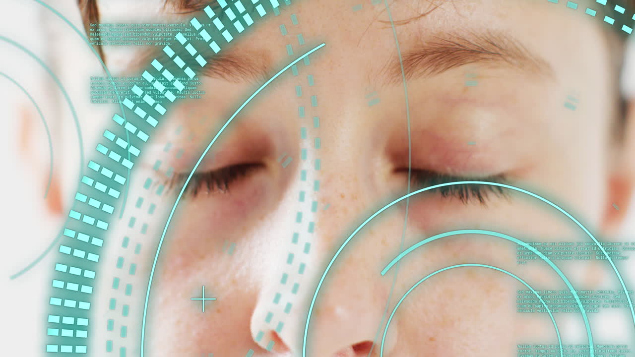 백인 여성이 눈을 뜨고 있는 범위 스캔의 애니메이션