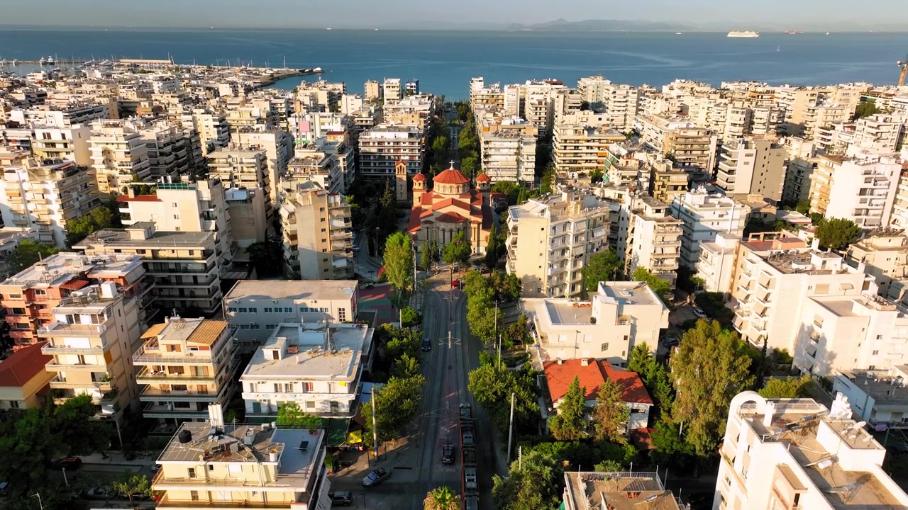 Vista aerea all'alba della Chiesa di Panagitsa a Paleo Faliro