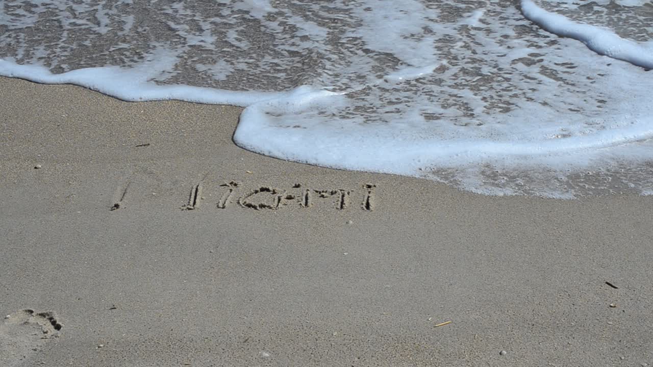 Ordet Miami. Ordet Miami sköljs bort av en våg.