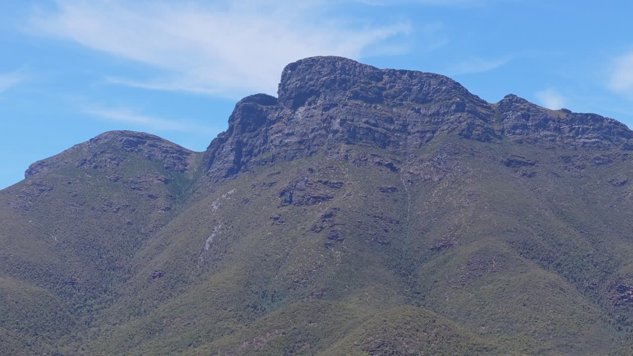 bluff knoll en el parque nacional de stirling range en un día de verano en albany, australia occidental