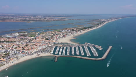 Luftaufnahme-Der-Küste-Von-Palavas-Les-Flots,-Badeort,-Strand,-Mittelmeer