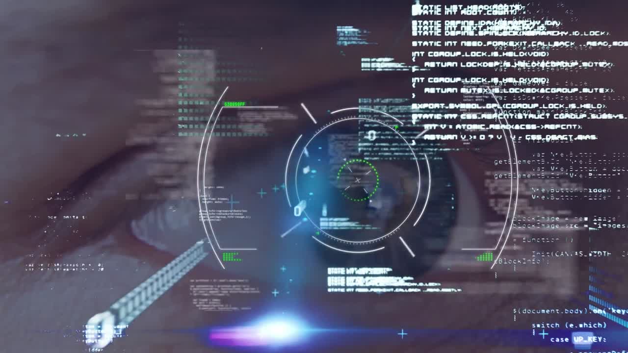 procesamiento de datos y escáner redondo contra el ojo masculino de cerca