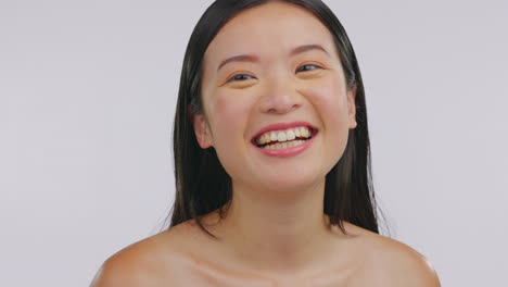 Japanese-woman,-face-skincare