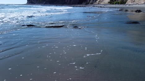 volando cerca del agua