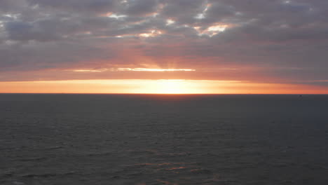 Die-Nordsee-Bei-Einem-Windigen-Sonnenuntergang