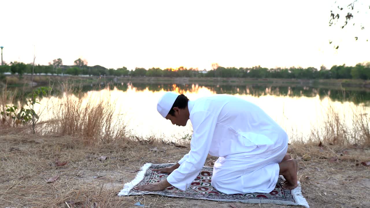 실루 젊은 아시아 무슬림 코로나19