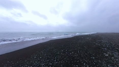 Island-–-Gletscherlagune-Jökulsárlón:-Ein-Diamantengenuss-–-Bestaunen-Sie-Die-Kunstfertigkeit-Der-Natur-Am-Diamantenstrand