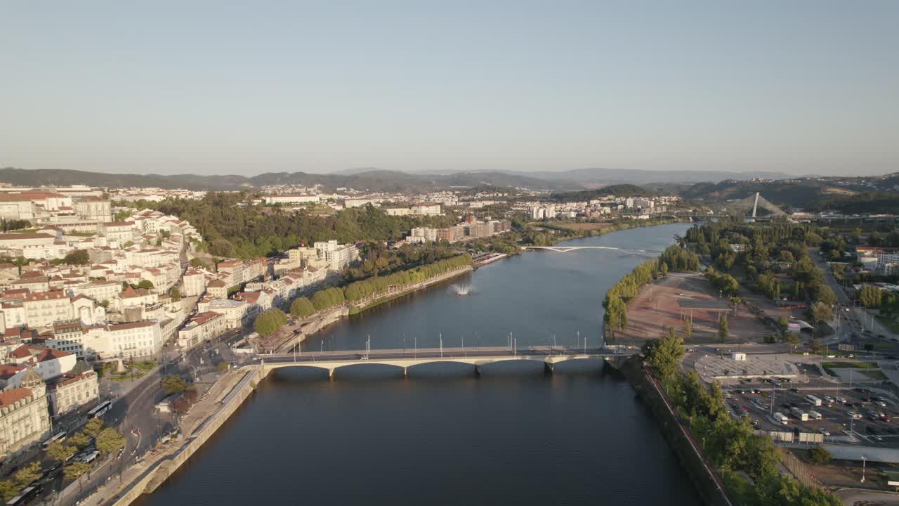 puente ponte de santa clara sobre el río mondego, coimbra