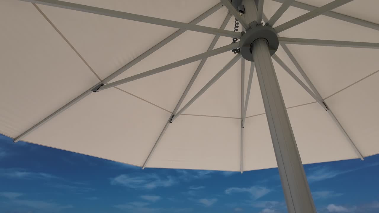 에스케이프 캐리비안 럭셔리 프라이 파라다이스, 야외 우산 및 해변 의자 세트, 마드리스키 섬