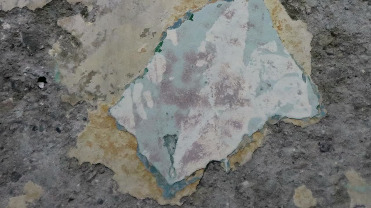 동작을 멈추는 애니메이션 콘크리트 텍스처 배경 또는 오래된 영화 효과에 유용한 불투명 도구 또는 루마 매트를 사용하여