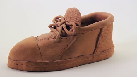 Ein-Schuh-Mit-Schnürsenkeln