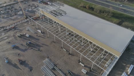 toma de drone de marco en un sitio de construcción