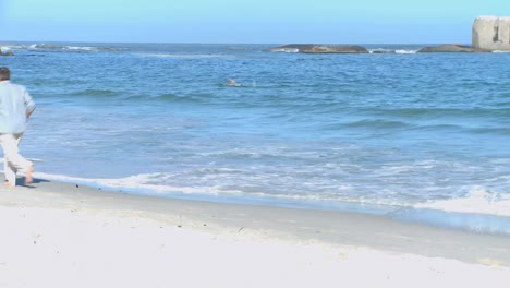 Man-running-along-the-beach