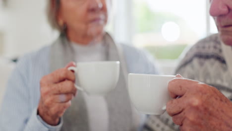 Nahaufnahme,-Zuhause-Und-älteres-Paar-Mit-Kaffee