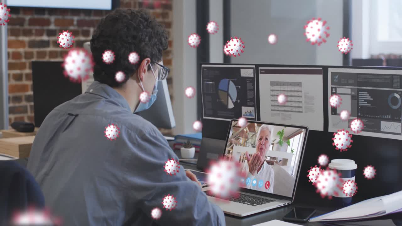 animación de células de covid-19 sobre un hombre con máscara facial usando una computadora portátil en una llamada de video