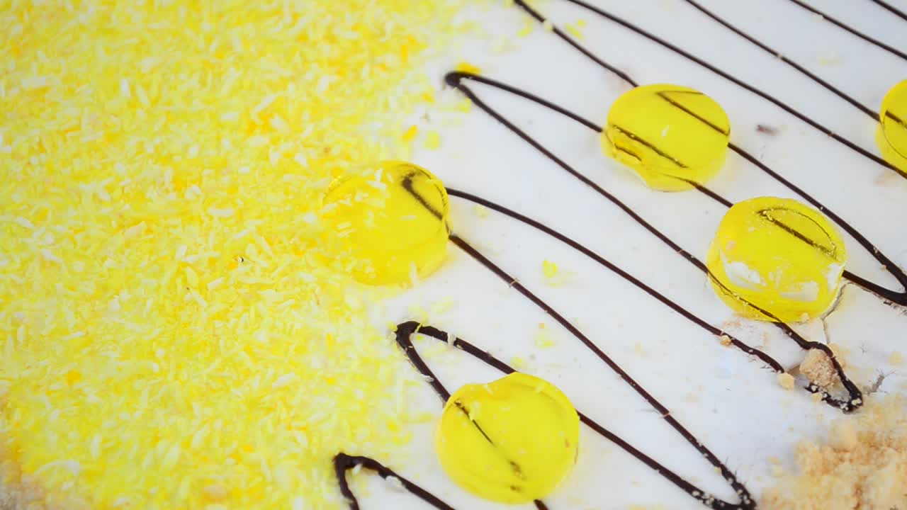 The pie turns around. Pie Napoleon