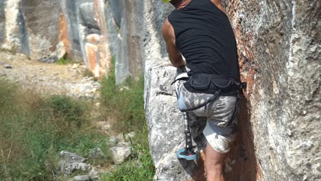 man with prosthesis rock climbing