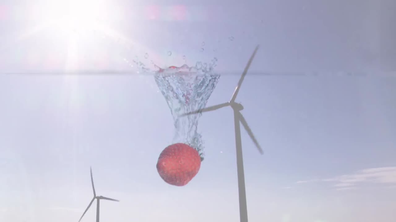 바람 터빈 을 돌리면서 물 에 떨어지는 딸기 의 애니메이션