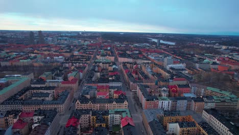 La-Vista-Panorámica-De-Estocolmo-Muestra-Un-Paisaje-Urbano-Cautivador.-Aéreo