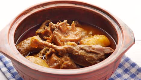 chicken curry in a clay pot