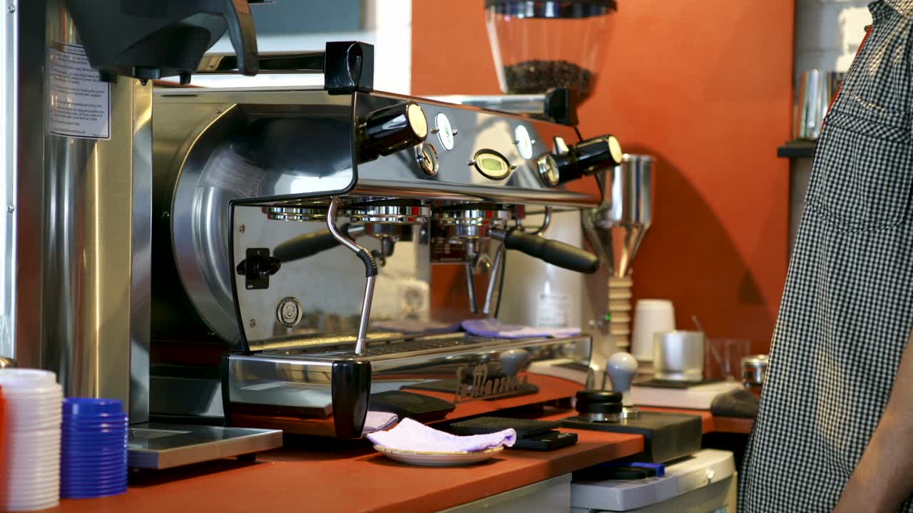 Macchina per il caffè in un caffè