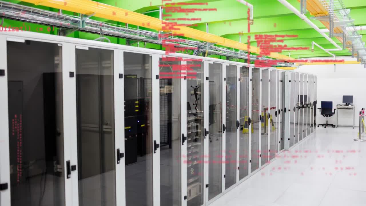 códigos de programas y torres de servidores