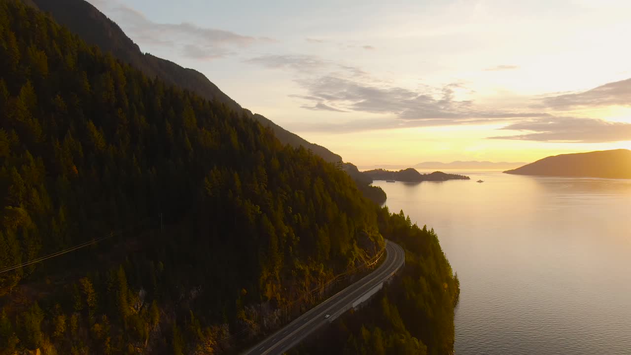 Sea to Sky Hwy i Howe Sound nær Horseshoe Bay, West Vancouver, British Columbia, Canada
