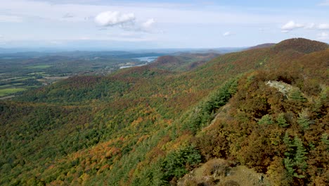 New-England-Nature-Landscape-of-Autumn-Colors-in-Forest