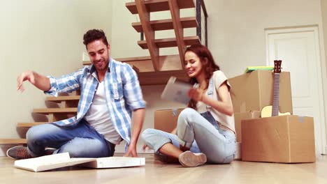 Smiling-man-bringing-pizza-at-home-