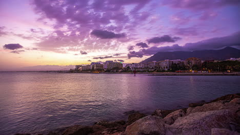 Spektakulärer-Sonnenuntergang-Im-Zeitraffer-über-Benalmádena,-Spanien