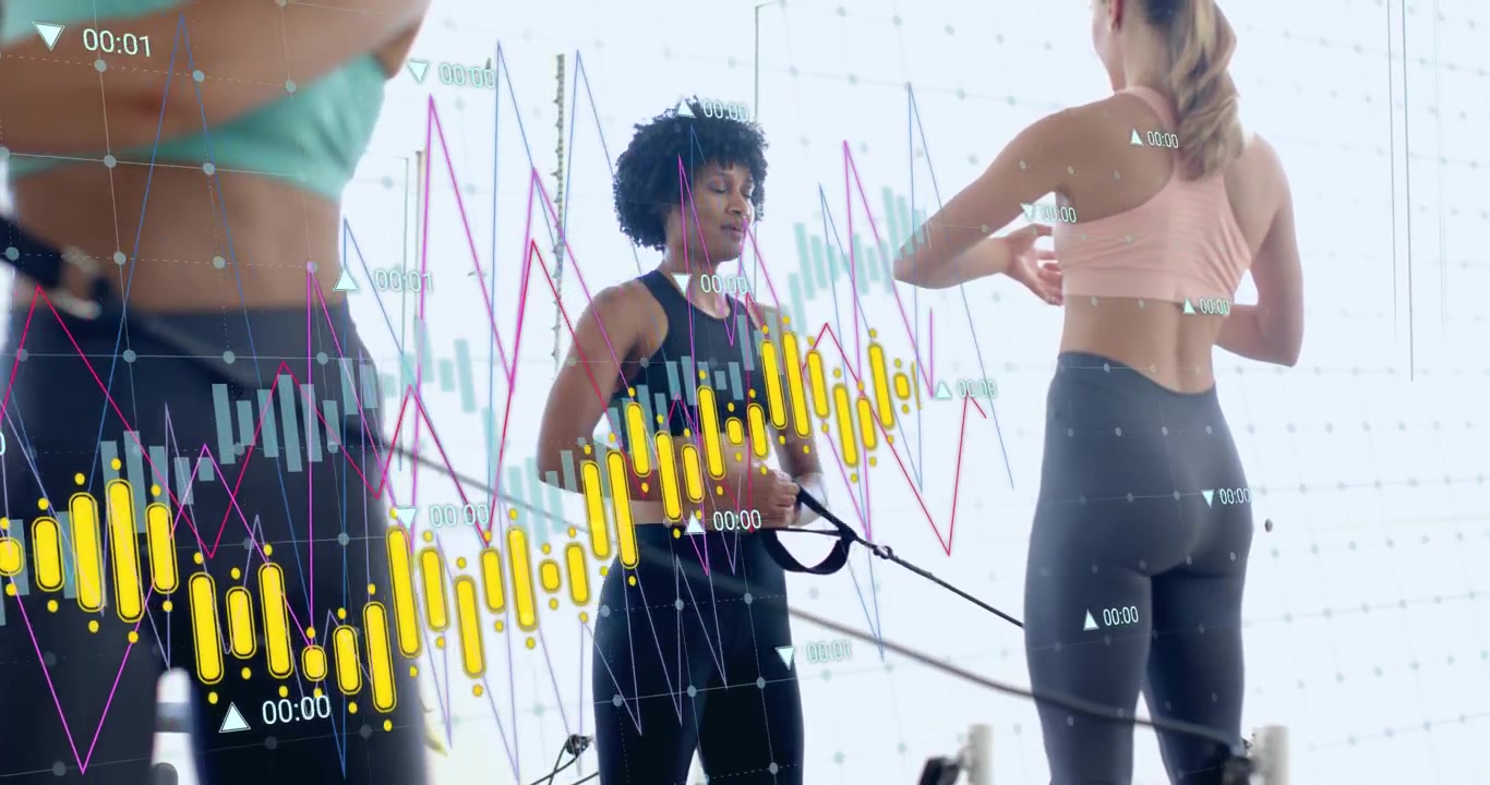 Istruttore di fitness che afferra una fascia e guida un partecipante che tira, con grafici di dati sottostanti per la forza.