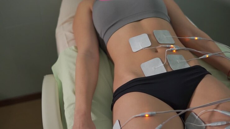 Donna che si sottopone a una sessione di terapia EMS