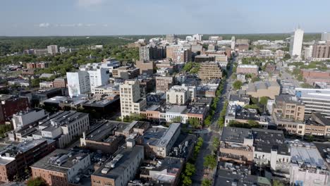 Downtown-Ann-Arbor,-Michigan-with-drone-video-wide-shot-moving-down