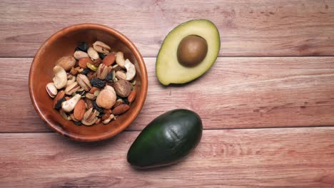 nueces mixtas y aguacate