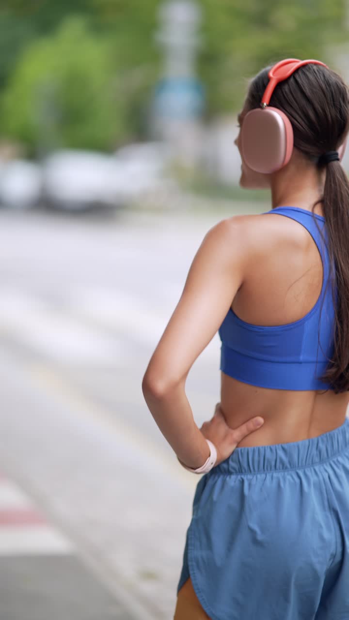 mujer haciendo ejercicio al aire libre