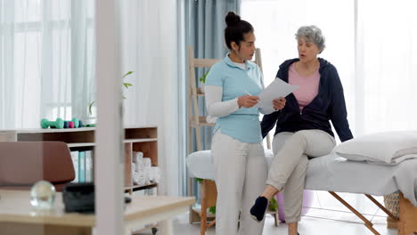 Physiotherapie,-ältere-Frau