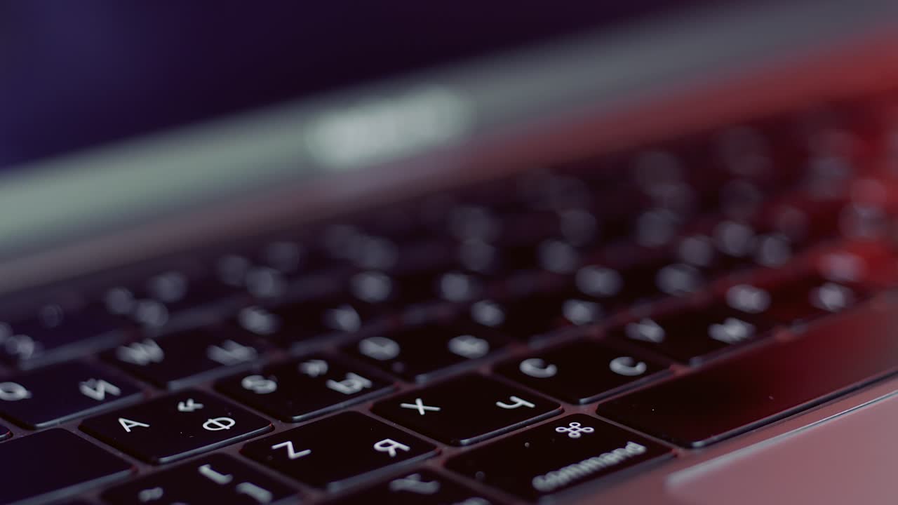 primer plano de un teclado de portátil