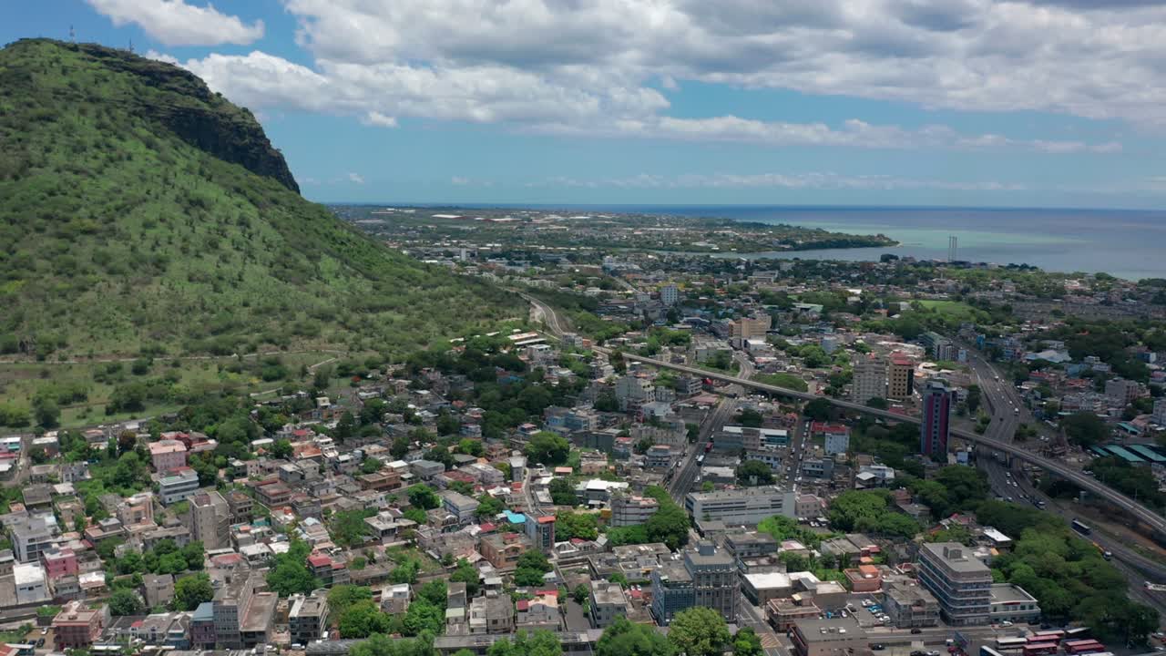아름답고 은 날에 포트 루이 (port louis) 에서 볼 수 있는 공중 전망: 모리셔스 섬의 수도, 인도양에 있는 높은 건물, 오프쇼어 은행 시스템