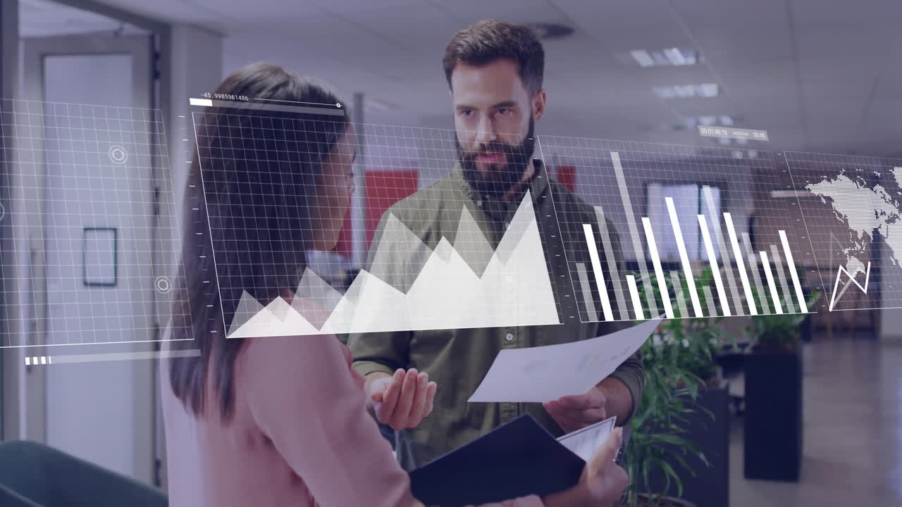 animación del procesamiento de datos financieros sobre diversos colegas que discuten el trabajo en la oficina