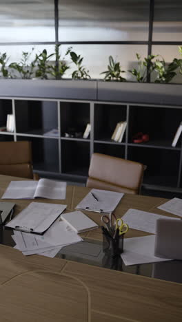sala de reuniones de oficina moderna