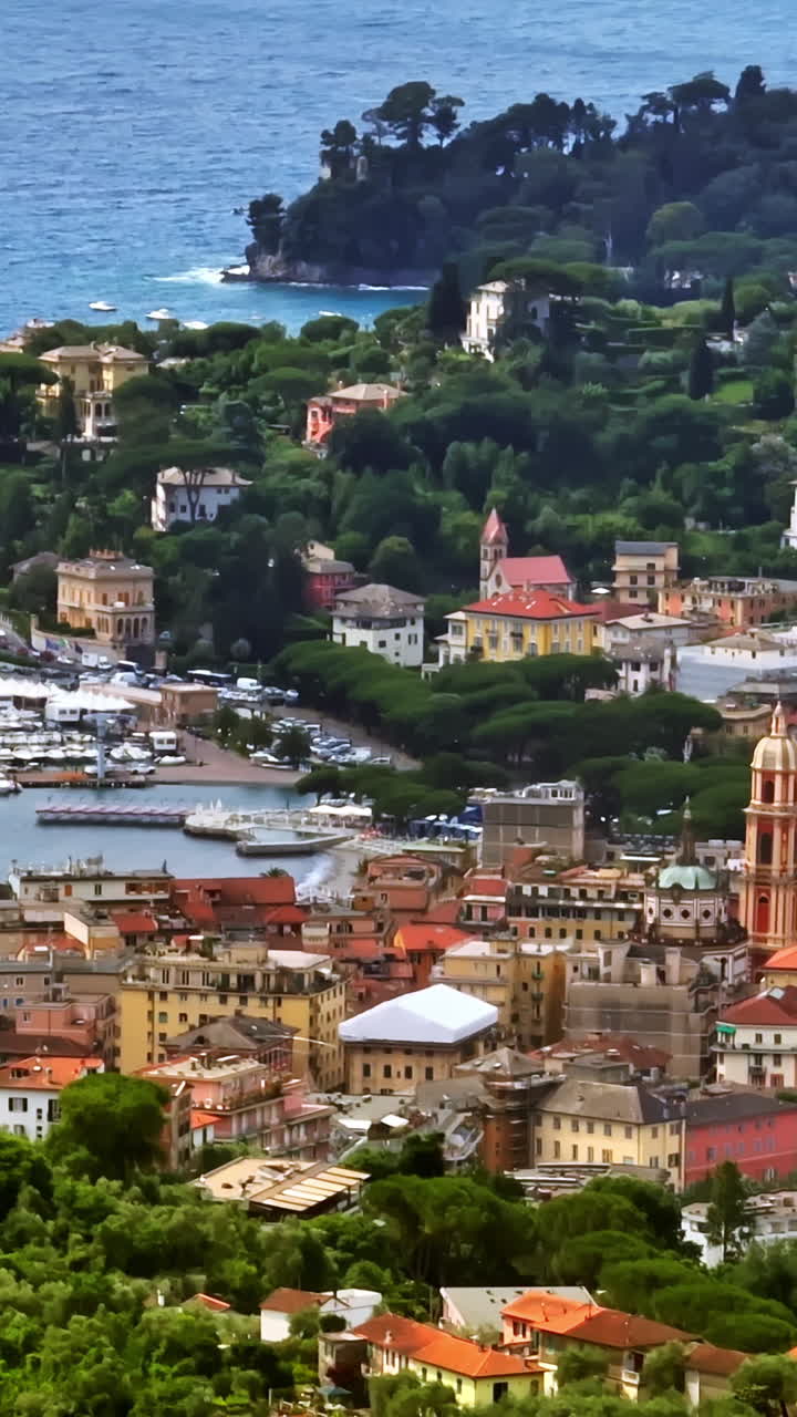 Ripresa aerea verticale con drone della città e del porto turistico di Rapallo e della riviera ligure