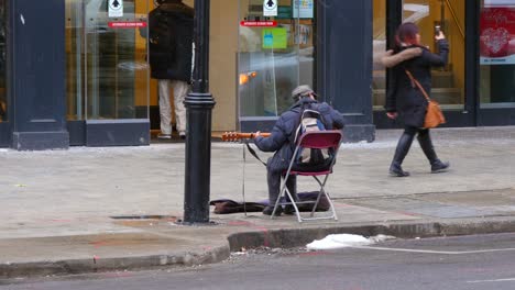 Straßenmusikant-Auf-Der-Toronto-Street