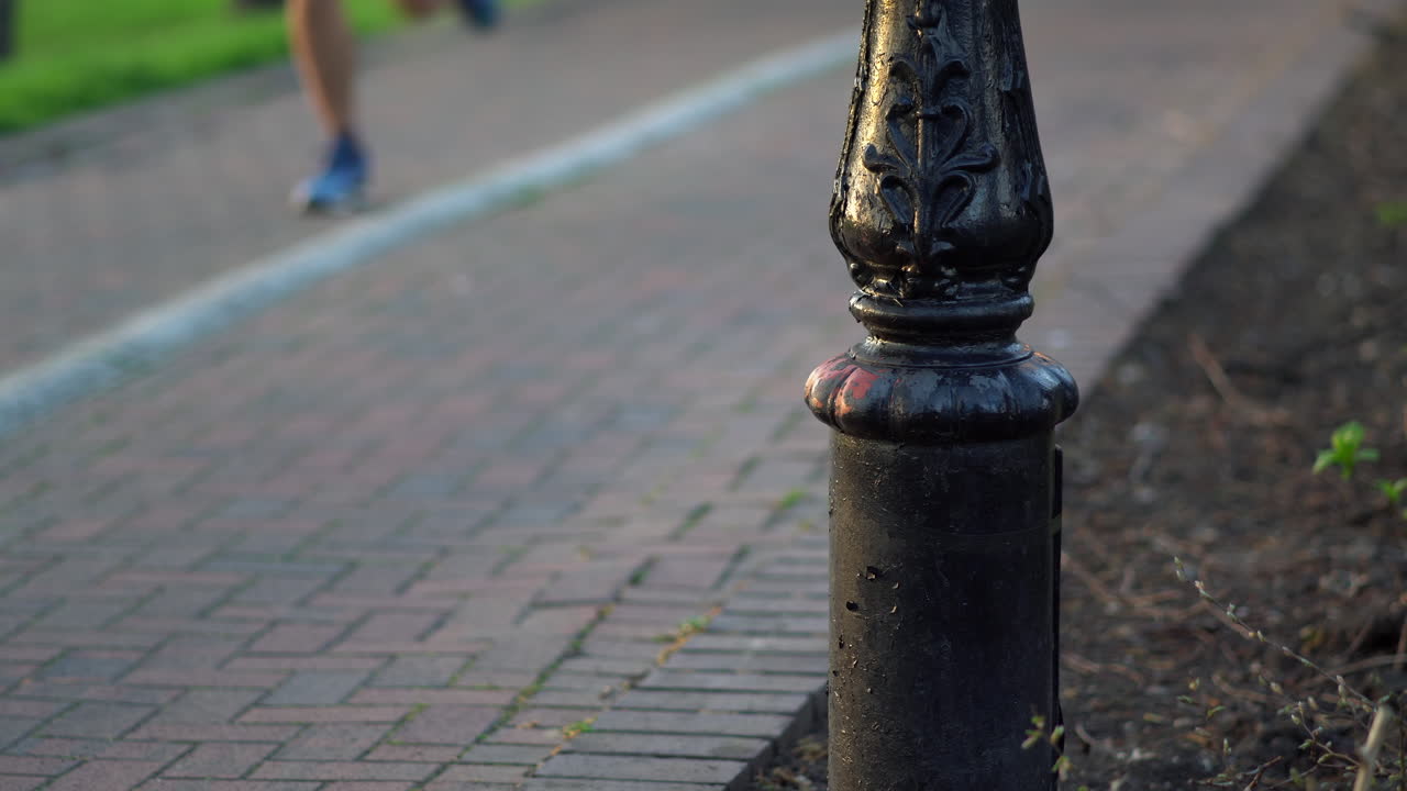 gente corriendo en el parque