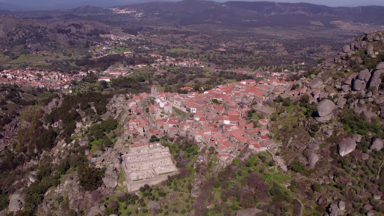 Monsanto köyü, Torre de Lucano ile, Portekiz, Castelo Branco