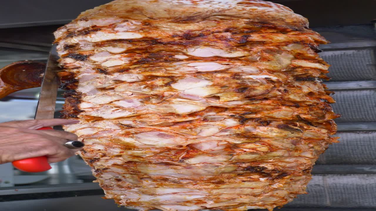 se está preparando shawarma de pollo.