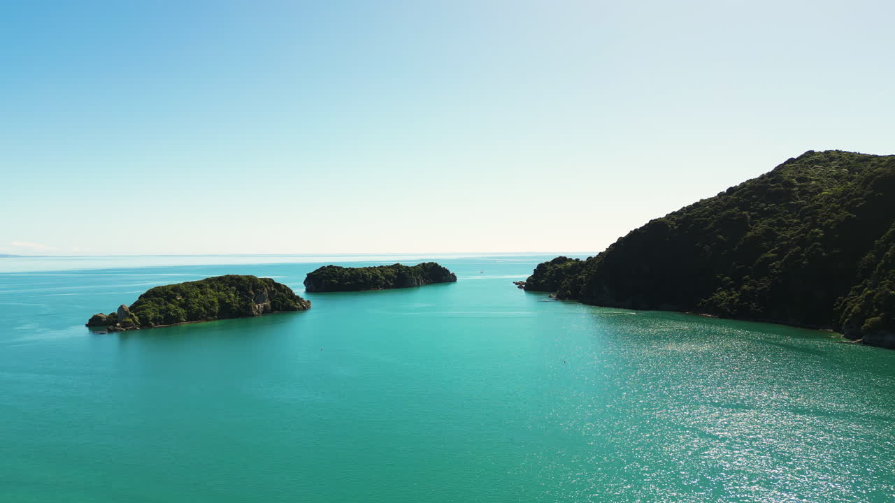 타스만, 사우스 아일랜드, 뉴질랜드의 와누이 만 위의 공중