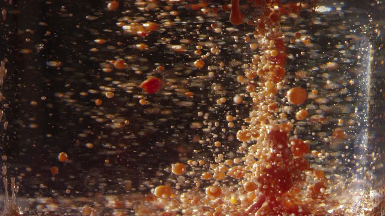 적적한 걱거리는 오렌지색과 갈색 액체 배경 질감