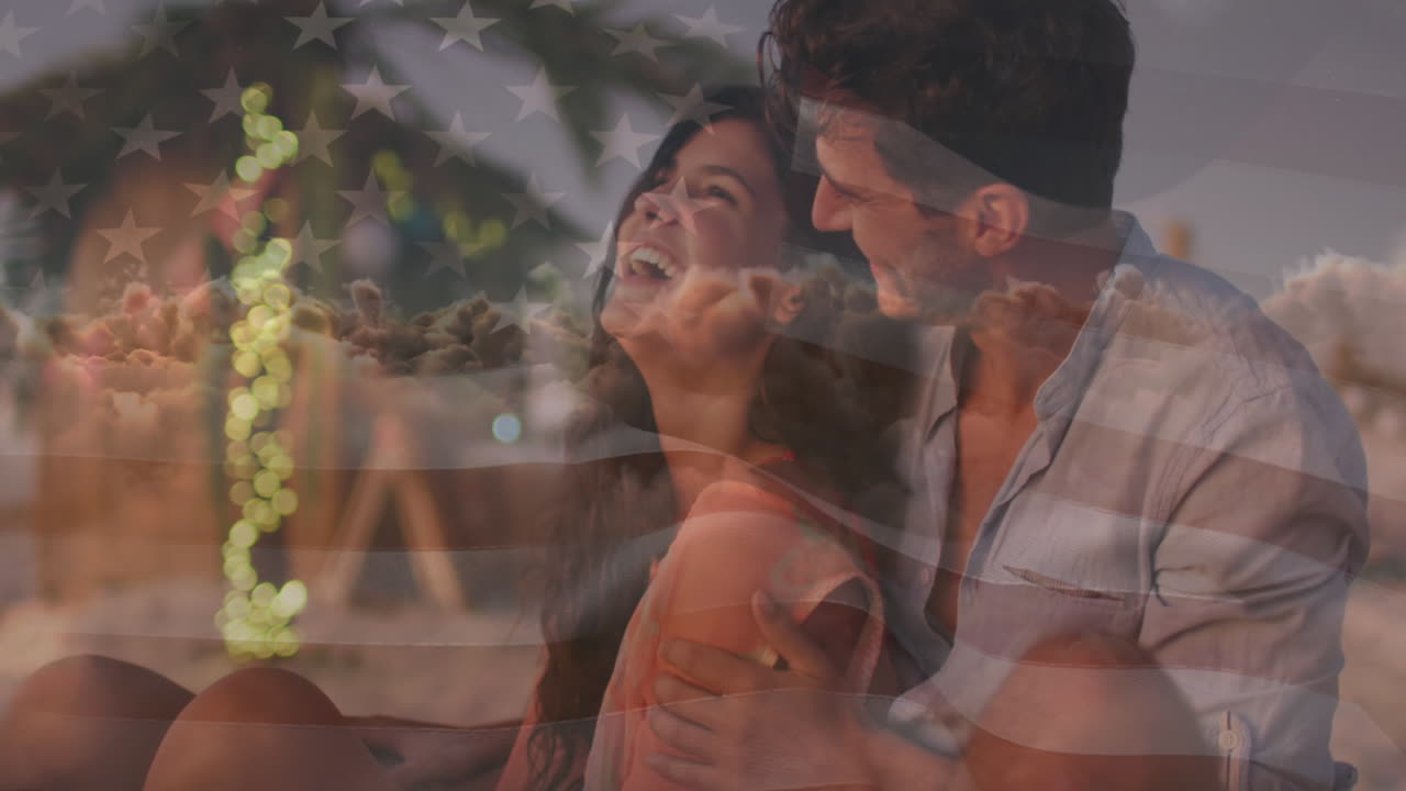 animación de la bandera de los estados unidos de américa sobre una feliz pareja caucásica en la playa