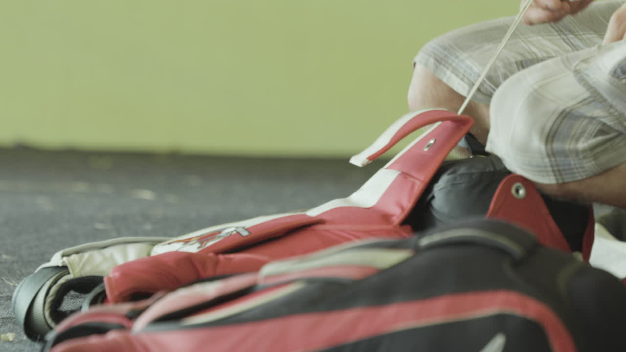 낙하산을  ⁇ 고 고정하는 것